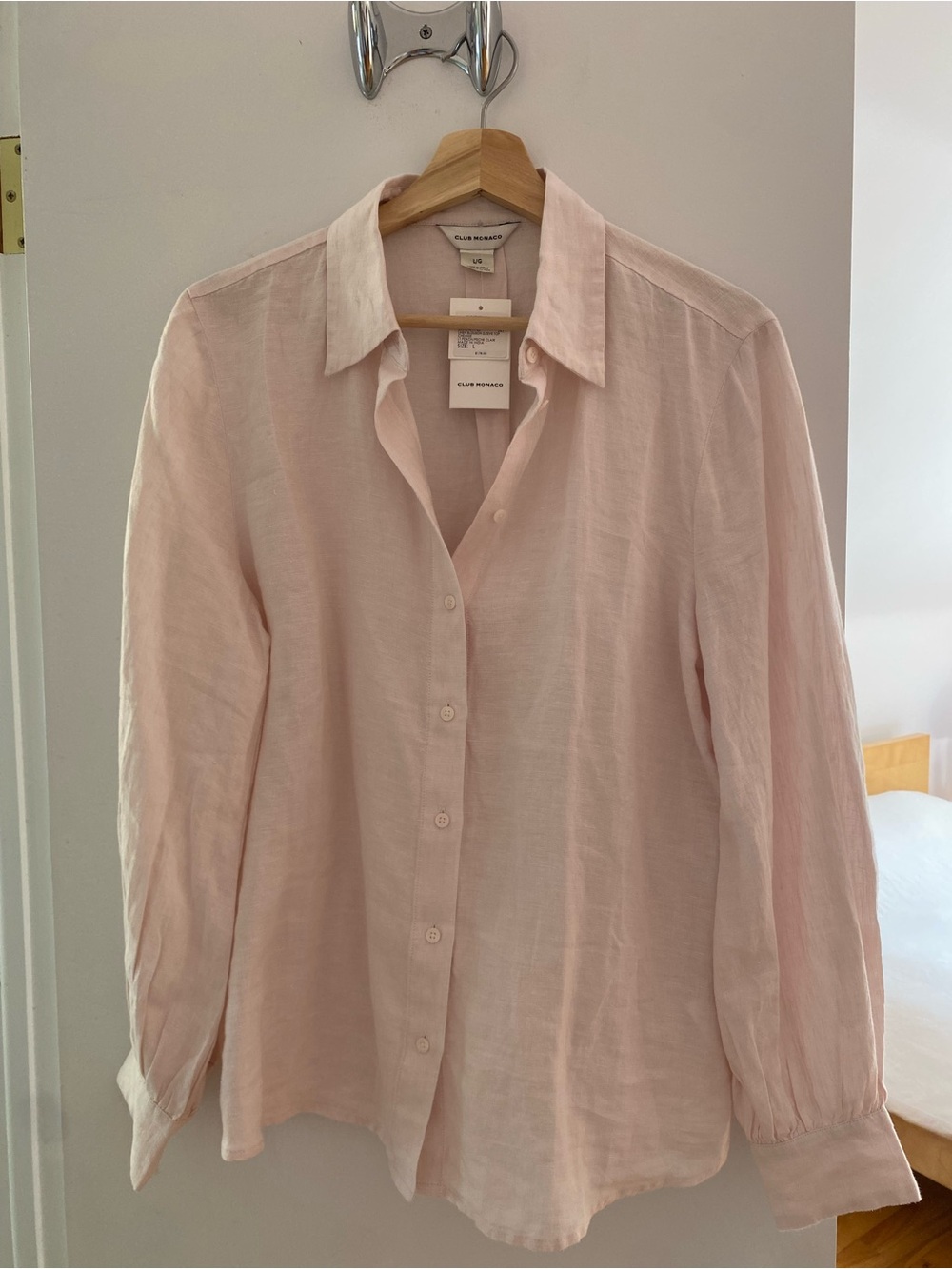 Club Monaco Soft Pink Linen Button-Down Shirt NWT.